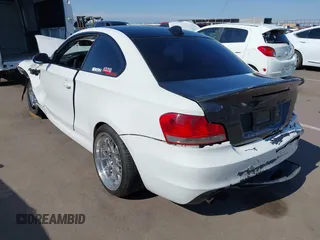 2008 BMW 1 Series 135i с VIN WBAUC73588VF22236, выставлен на аукционе IAAI как лот 42463013 с пробегом 127 215 миль миль и . История ставок и продаж доступна на DreamBid. Изображение 3.
