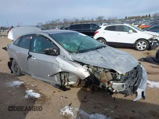 2012 Ford Focus SE с VIN 1FAHP3F21CL420948, выставлен на аукционе IAAI как лот 41271475 с пробегом 83 552 миль миль и . История ставок и продаж доступна на DreamBid. Изображение 1.