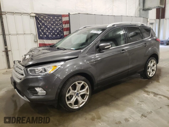 2019 Ford Escape Titanium z VIN 1FMCU9J93KUC54523, wystawiony jako Copart lot #53613665 z przebiegiem 140 895 mil mil oraz Szkoda całkowita • Salvage title. Historia ofert i sprzedaży dostępna na DreamBid. Obrazek 1.