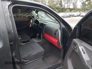 2006 Nissan Pathfinder SE z VIN 5N1AR18UX6C650092, wystawiony jako IAAI lot #40523394 z przebiegiem 179 047 mil mil oraz . Historia ofert i sprzedaży dostępna na DreamBid. Obrazek 5.
