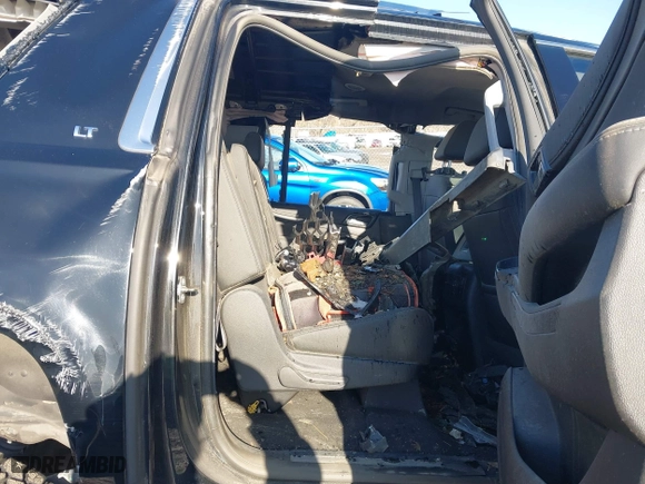 2019 Chevrolet Suburban LT with VIN 1GNSKHKC4KR400321, listed as a IAAI auction lot 41836038 with 1 mi miles. Bid and sale history available at carsss.com. Image 8.