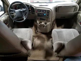 1999 GMC Safari z VIN 1GKEL19W6XB515307, wystawiony jako Copart lot #41521765 z przebiegiem 22 548 mil mil oraz Szkoda całkowita • Salvage title. Historia ofert i sprzedaży dostępna na DreamBid. Obrazek 8.