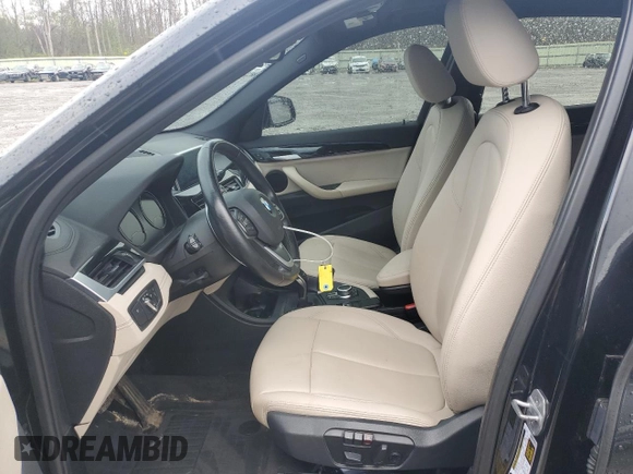 2020 BMW X1 xDrive28i z VIN WBXJG9C00L5R78587, wystawiony jako Copart lot #55016805 z przebiegiem 53 275 mil mil oraz Szkoda całkowita • Salvage title. Historia ofert i sprzedaży dostępna na DreamBid. Obrazek 7.