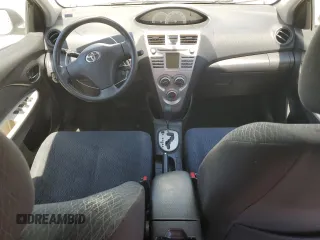 2008 Toyota Yaris z VIN JTDBT923081196877, wystawiony jako Copart lot #58261635 z przebiegiem 131 135 mil mil oraz Szkoda całkowita • Salvage title. Historia ofert i sprzedaży dostępna na DreamBid. Obrazek 8.