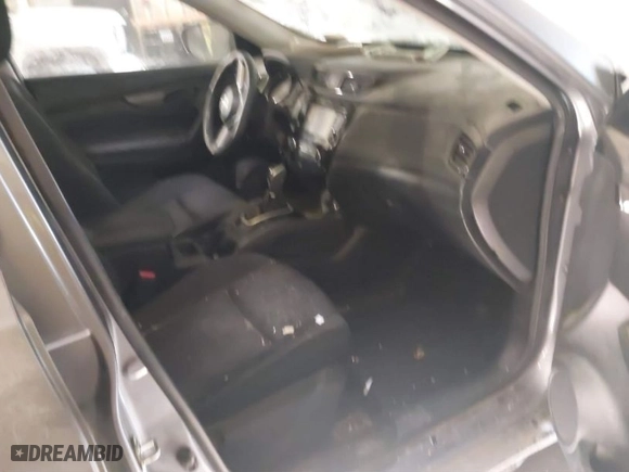 2019 Nissan Rogue SV with VIN KNMAT2MVXKP500593, listed as a IAAI auction lot 41355913 with 105,211 mi miles. Bid and sale history available at carsss.com. Image 5.