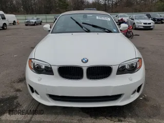 2013 BMW 1 Series 128i z VIN WBAUL7C56DVM83718, wystawiony jako Copart lot #52957614 z przebiegiem 73 621 mil mil oraz Czysty tytuł • Clean title. Historia ofert i sprzedaży dostępna na DreamBid. Obrazek 5.