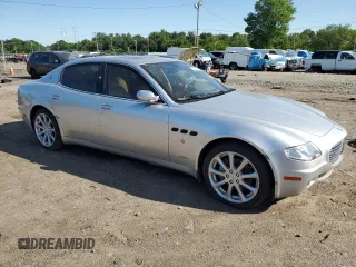 2005 Maserati Quattroporte z VIN ZAMCE39AX50019962, wystawiony jako Copart lot #59158555 z przebiegiem 24 013 mil mil oraz Czysty tytuł • Clean title. Historia ofert i sprzedaży dostępna na DreamBid. Obrazek 5.