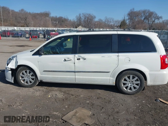 2013 Chrysler Town & Country Touring with VIN 2C4RC1BG8DR573559, listed as a IAAI auction lot 41793874 with 205,005 mi miles. Bid and sale history available at carsss.com. Image 15.