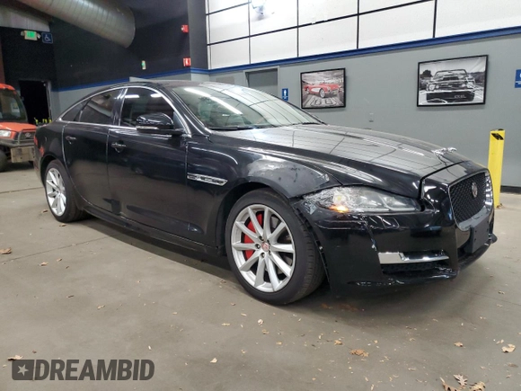 2016 Jaguar XJ R-Sport z VIN SAJWJ1CD0G8V98860, wystawiony jako Copart lot #79899934 z przebiegiem 72 410 mil mil oraz Czysty tytuł • Clean title. Historia ofert i sprzedaży dostępna na DreamBid. Obrazek 4.