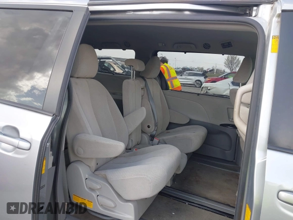 2014 Toyota Sienna LE AAS with VIN 5TDKK3DC2ES440251, listed as a IAAI auction lot 41803952 with 88,691 mi miles. Bid and sale history available at carsss.com. Image 8.