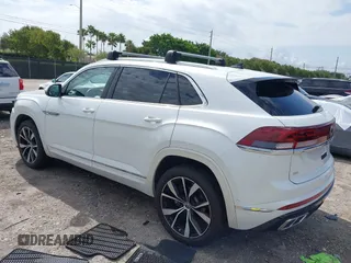 2024 Volkswagen Atlas SEL Premium R-Line с VIN 1V2FE2CA2RC229396, выставлен на аукционе IAAI как лот 42022827 с пробегом 8 691 миль миль и . История ставок и продаж доступна на DreamBid. Изображение 3.