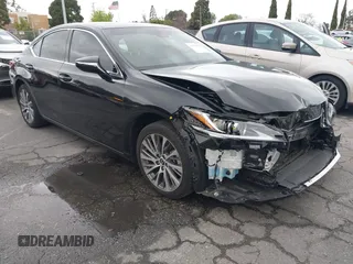 2021 Lexus ES with VIN 58AD11D12MU007915, listed as a IAAI auction lot 41756194 with 32,613 mi miles. Bid and sale history available at carsss.com. Image 1.
