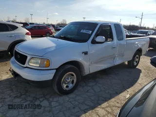 2000 Ford F-150 XL with VIN 1FTRX17L8YNB40935, listed as a Copart auction lot 86726884 with 260,636 mi miles and Salvage Title. Bid and sale history available at carsss.com. Image 1.