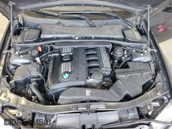 2011 BMW 3 Series 328i xDrive z VIN WBAPK5C55BF123867, wystawiony jako Copart lot #54008675 z przebiegiem 136 222 mil mil oraz Szkoda całkowita • Salvage title. Historia ofert i sprzedaży dostępna na DreamBid. Obrazek 11.