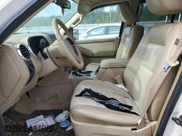 2010 Ford Explorer XLT z VIN 1FMEU6DE2AUA60922, wystawiony jako Copart lot #53332555 z przebiegiem 239 061 mil mil oraz Szkoda całkowita • Salvage title. Historia ofert i sprzedaży dostępna na DreamBid. Obrazek 7.