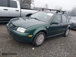 2000 Volkswagen New Jetta GL with VIN 3VWRF29M1YM145738, listed as a IAAI auction lot 41338262 with 350,239 mi miles. Bid and sale history available at carsss.com. Image 2.
