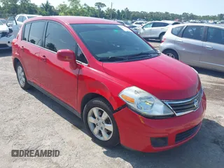 2012 Nissan Versa S z VIN 3N1BC1CP8CK274335, wystawiony jako IAAI lot #42418108 z przebiegiem 55 814 mil mil oraz . Historia ofert i sprzedaży dostępna na DreamBid. Obrazek 1.