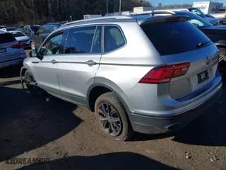 2024 Volkswagen Tiguan SE with VIN 3VV2B7AX0RM055180, listed as a IAAI auction lot 41189315 with 6,130 mi miles. Bid and sale history available at carsss.com. Image 3.