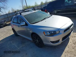 2013 Mitsubishi Lancer ES z VIN JA32X2HUXDU008336, wystawiony jako IAAI lot #41991648 z przebiegiem 125 965 mil mil oraz . Historia ofert i sprzedaży dostępna na DreamBid. Obrazek 1.