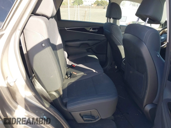 2018 Kia Sorento LX with VIN 5XYPG4A38JG338364, listed as a IAAI auction lot 41555370 with 73,883 mi miles. Bid and sale history available at carsss.com. Image 8.