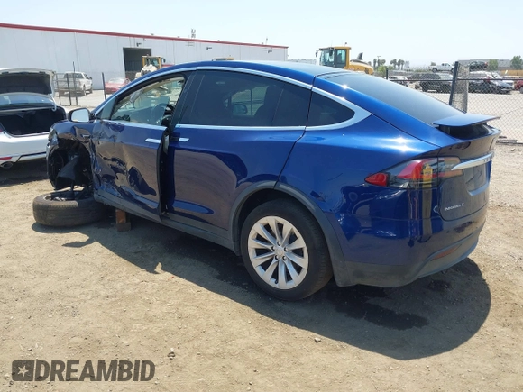 2017 Tesla Model X 90D z VIN 5YJXCBE24HF044656, wystawiony jako IAAI lot #40054420 z przebiegiem 137 621 mil mil oraz . Historia ofert i sprzedaży dostępna na DreamBid. Obrazek 3.