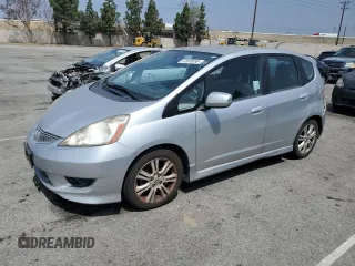 2011 Honda Fit Sport z VIN JHMGE8H59BC009178, wystawiony jako Copart lot #57805955 z przebiegiem 110 160 mil mil oraz Szkoda całkowita • Salvage title. Historia ofert i sprzedaży dostępna na DreamBid. Obrazek 1.