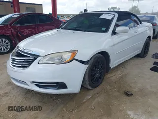 2011 Chrysler 200 Touring z VIN 1C3BC2EB4BN589344, wystawiony jako IAAI lot #42171091 z przebiegiem 148 148 mil mil oraz . Historia ofert i sprzedaży dostępna na DreamBid. Obrazek 2.