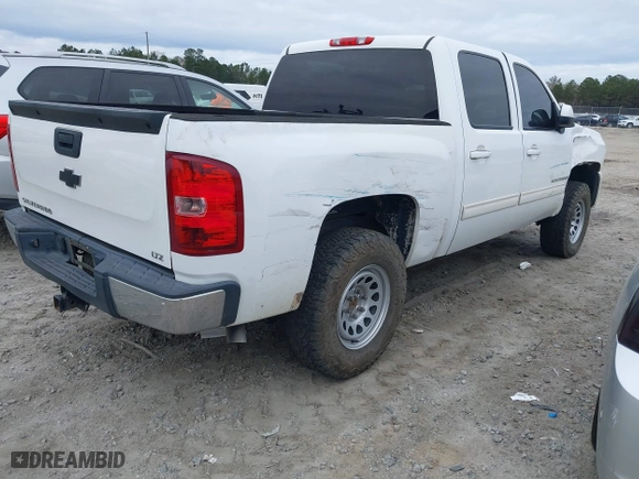 2009 Chevrolet Silverado 1500 LTZ with VIN 3GCEK33MX9G111454, listed as a IAAI auction lot 41148492 with 303,878 mi miles. Bid and sale history available at carsss.com. Image 4.