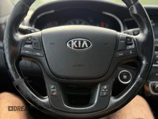 2015 Kia Cadenza Premium z VIN KNALN4D72F5172536, wystawiony jako Copart lot #59225425 z przebiegiem 80 482 mil mil oraz Tytuł czysty. Historia ofert i sprzedaży dostępna na DreamBid. Obrazek 6.