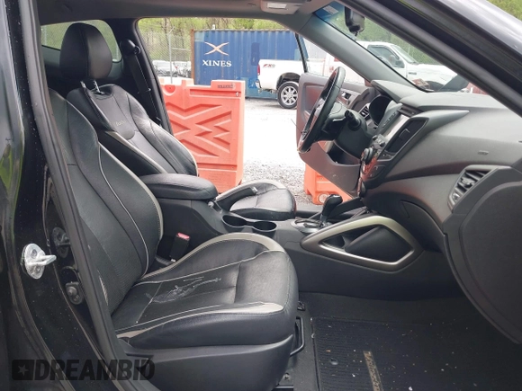 2013 Hyundai Veloster Turbo z VIN KMHTC6AE7DU106831, wystawiony jako IAAI lot #42115348 z przebiegiem 166 914 mil mil oraz . Historia ofert i sprzedaży dostępna na DreamBid. Obrazek 5.