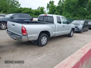 2006 Toyota Tacoma z VIN 5TETX22N26Z178272, wystawiony jako IAAI lot #42359672 z przebiegiem 414 561 mil mil oraz . Historia ofert i sprzedaży dostępna na DreamBid. Obrazek 4.