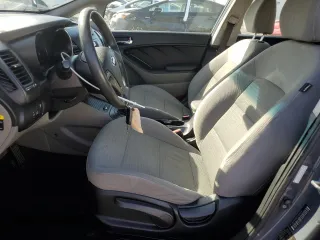 2016 Kia Forte LX z VIN KNAFX4A6XG5508678, wystawiony jako Copart lot #59153665 z przebiegiem 110 120 mil mil oraz Szkoda całkowita • Salvage title. Historia ofert i sprzedaży dostępna na DreamBid. Obrazek 7.