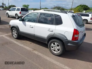 2006 Hyundai Tucson GLS with VIN KM8JN12D06U368350, listed as a IAAI auction lot 41645473 with 127,217 mi miles. Bid and sale history available at carsss.com. Image 3.