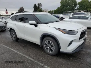 2022 Toyota Highlander Hybrid XLE z VIN 5TDHBRCH8NS538890, wystawiony jako Copart lot #48402615 z przebiegiem 48 225 mil mil oraz Szkoda całkowita • Salvage title. Historia ofert i sprzedaży dostępna na DreamBid. Obrazek 4.