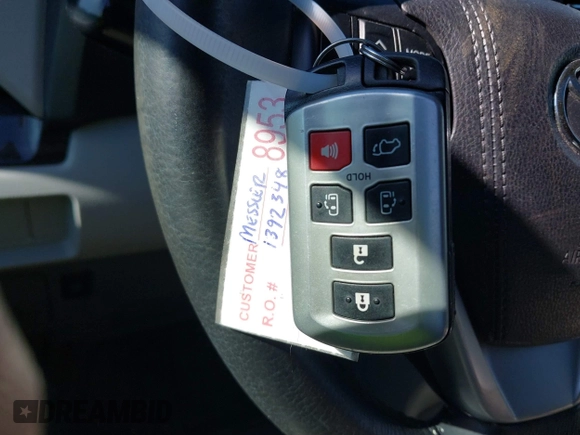 2016 Toyota Sienna XLE with VIN 5TDYK3DC4GS739785, listed as a IAAI auction lot 41513038 with 71,935 mi miles. Bid and sale history available at carsss.com. Image 11.