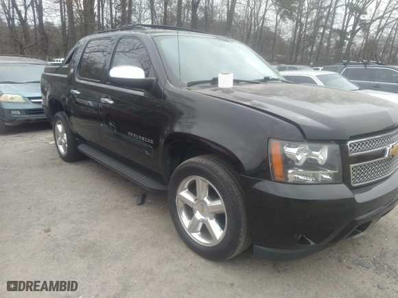 2013 Chevrolet Avalanche LS with VIN 3GNMCEE05DG364132, listed as a IAAI auction lot 41385609 with 144,007 mi miles. Bid and sale history available at carsss.com. Image 1.