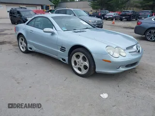 2004 Mercedes-Benz SL 500 z VIN WDBSK75F54F067493, wystawiony jako IAAI lot #42548735 z przebiegiem 1 522 mil mil oraz . Historia ofert i sprzedaży dostępna na DreamBid. Obrazek 1.