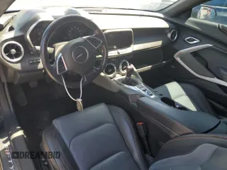 2017 Chevrolet Camaro 2LT z VIN 1G1FC1RS4H0110131, wystawiony jako Copart lot #52154175 z przebiegiem 95 384 mil mil oraz Szkoda całkowita • Salvage title. Historia ofert i sprzedaży dostępna na DreamBid. Obrazek 8.