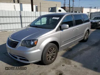 2015 Chrysler Town & Country S with VIN 2C4RC1HGXFR711774, listed as a Copart auction lot 44637975 with 137,602 mi miles and Salvage Title. Bid and sale history available at DreamBid. Image 1.
