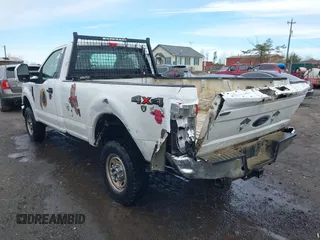 2017 Ford Super Duty F-250 SRW XLT with VIN 1FTBF2B60HEC06678, listed as a IAAI auction lot 41739060 with 175,028 mi miles. Bid and sale history available at carsss.com. Image 3.
