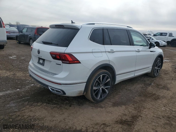 2022 Volkswagen Tiguan SEL R-Line with VIN 3VV4B7AX4NM103217, listed as a Copart auction lot 43906805 with 17,990 mi miles and Salvage Title. Bid and sale history available at carsss.com. Image 3.