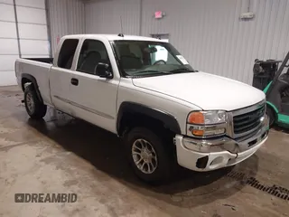 2004 GMC Sierra 1500 SLT with VIN 1GTEK19T34E320179, listed as a IAAI auction lot 41601727 with 303,523 mi miles. Bid and sale history available at carsss.com. Image 1.