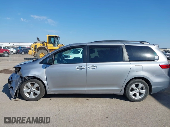 2017 Toyota Sienna LE Auto Access Seat with VIN 5TDKZ3DC4HS773762, listed as a IAAI auction lot 40350728 with 86,271 mi miles and . Bid and sale history available at DreamBid. Image 14.
