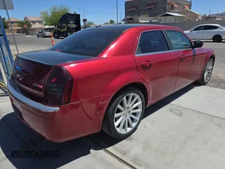 2007 Chrysler 300 C z VIN 2C3KA63H17H898516, wystawiony jako Copart lot #57472655 z przebiegiem 142 025 mil mil oraz Czysty tytuł • Clean title. Historia ofert i sprzedaży dostępna na DreamBid. Obrazek 4.