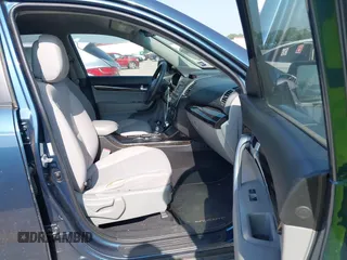 2014 Kia Sorento LX с VIN 5XYKT3A69EG480299, выставлен на аукционе IAAI как лот 42331602 с пробегом 180 580 миль миль и . История ставок и продаж доступна на DreamBid. Изображение 5.