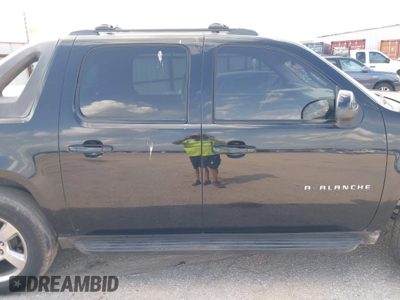 2011 Chevrolet Avalanche LS with VIN 3GNMCEE06BG288756, listed as a IAAI auction lot 42094856 with 229,826 mi miles and . Bid and sale history available at DreamBid. Image 13.