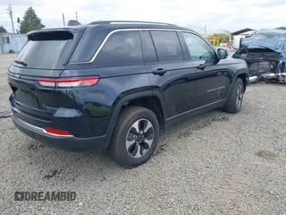 2024 Jeep Grand Cherokee z VIN 1C4RJYB65R8959249, wystawiony jako IAAI lot #42507281 z przebiegiem 26 904 mil mil oraz . Historia ofert i sprzedaży dostępna na DreamBid. Obrazek 4.