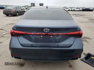 2020 Toyota Avalon Limited z VIN 4T1DZ1FB5LU042145, wystawiony jako Copart lot #51529935 z przebiegiem 61 133 mil mil oraz Szkoda całkowita • Salvage title. Historia ofert i sprzedaży dostępna na DreamBid. Obrazek 6.