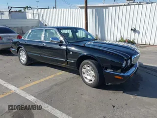 2003 Jaguar XJ 8 z VIN SAJDA14C03LF58706, wystawiony jako IAAI lot #41619740 z przebiegiem 95 293 mil mil oraz . Historia ofert i sprzedaży dostępna na DreamBid. Obrazek 1.