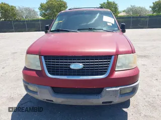 2003 Ford Expedition Special Service with VIN 1FMPU15L33LA76211, listed as a IAAI auction lot 42035061 with 211,599 mi miles. Bid and sale history available at carsss.com. Image 12.
